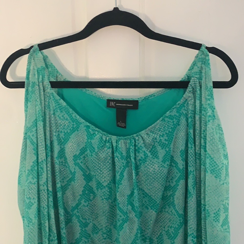 Cold shoulder top - Picture 3 of 5